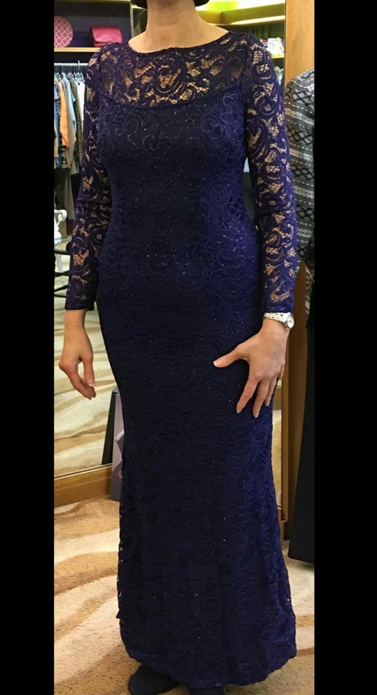 Long sleeve lace overly dress size 6